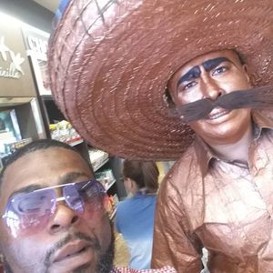 Meet your Posher, Derrick